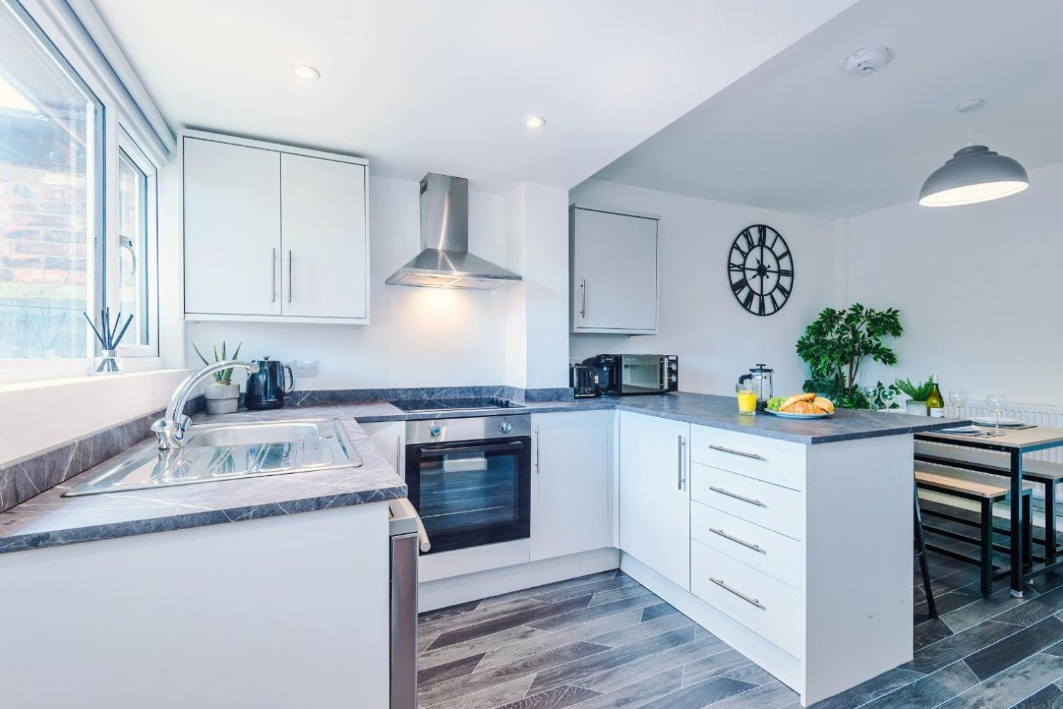 Manchester - Terraced Cottage ภายนอก รูปภาพ