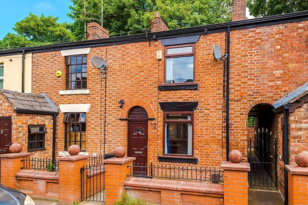 Manchester - Terraced Cottage ภายนอก รูปภาพ