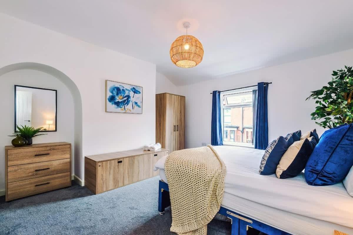 Manchester - Terraced Cottage ภายนอก รูปภาพ