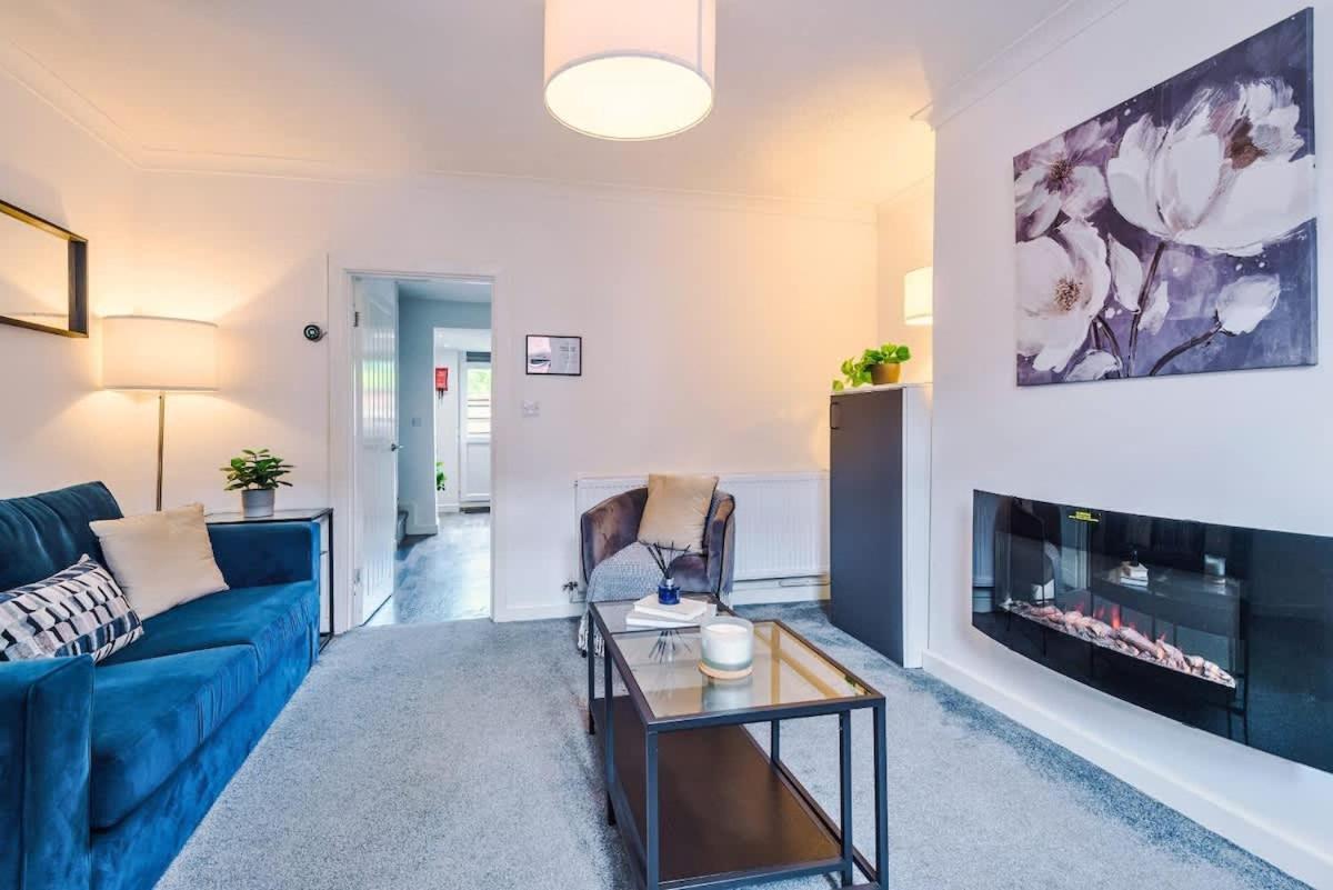 Manchester - Terraced Cottage ภายนอก รูปภาพ
