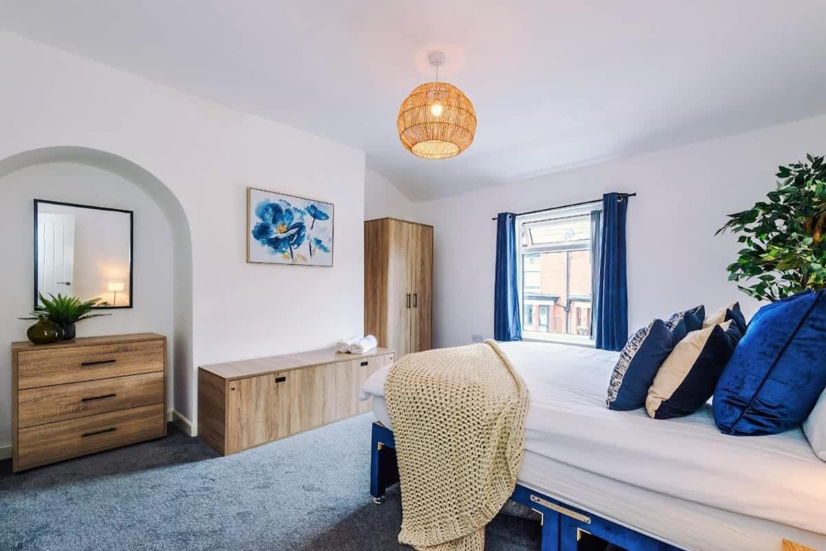 Manchester - Terraced Cottage ภายนอก รูปภาพ